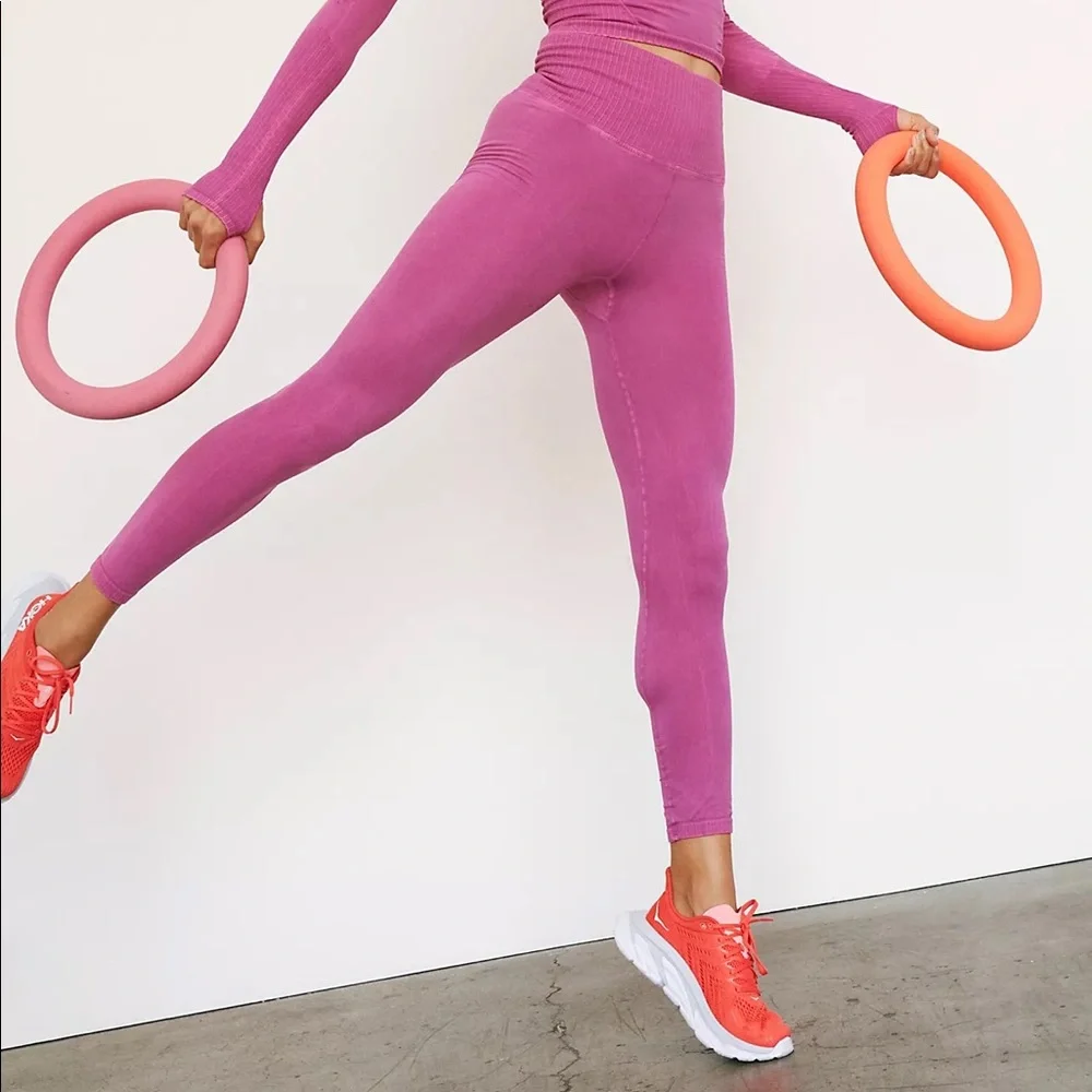 FREE PEOPLE MOVEMENT High Rise 7/8 Good Karma Seamless Leggings in Magenta Disco